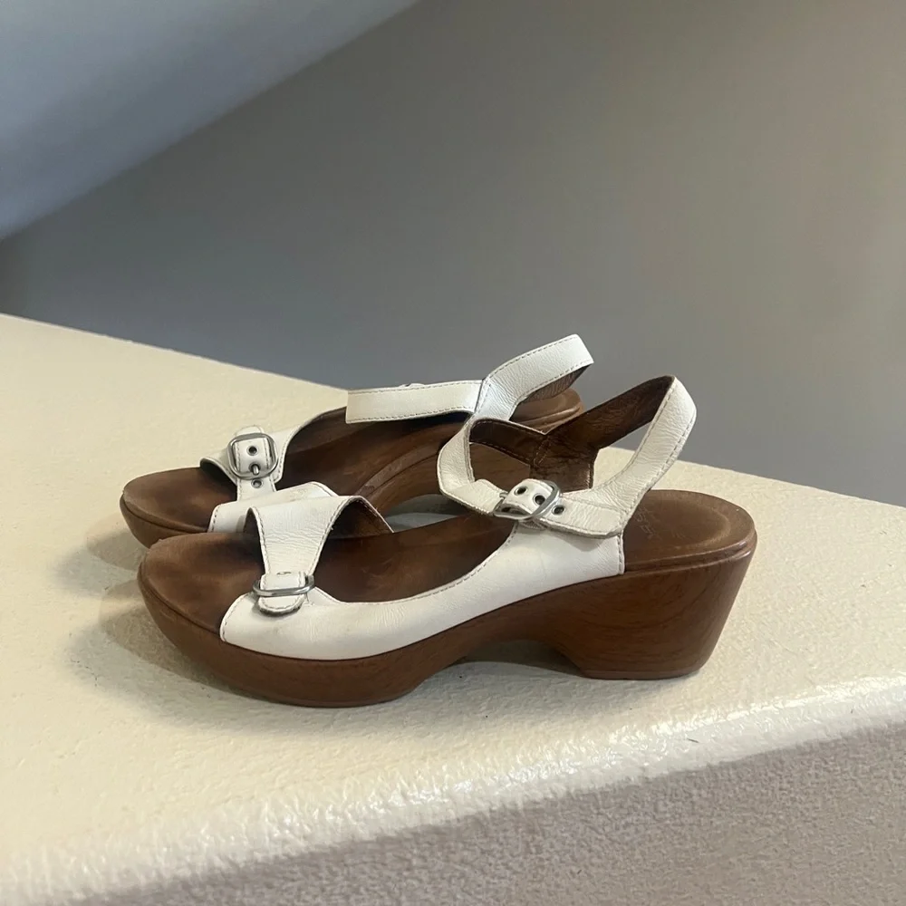 Dansko Joanie Sandals Women's 38 White Leather Ankle Strap Buckle‎ Heels
